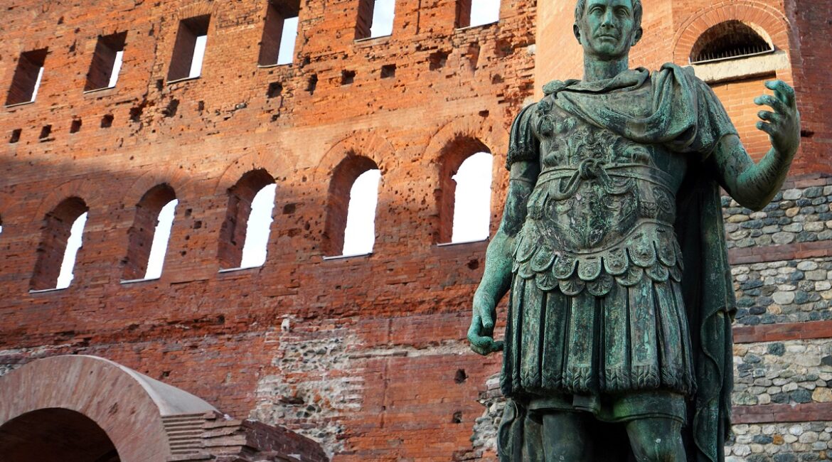 Pomnik Juliusza Cezara w Turynie